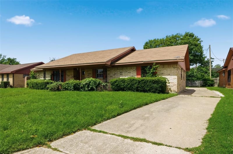 1900 MAHALIA Drive, Waco TX 76705 - Photo 4