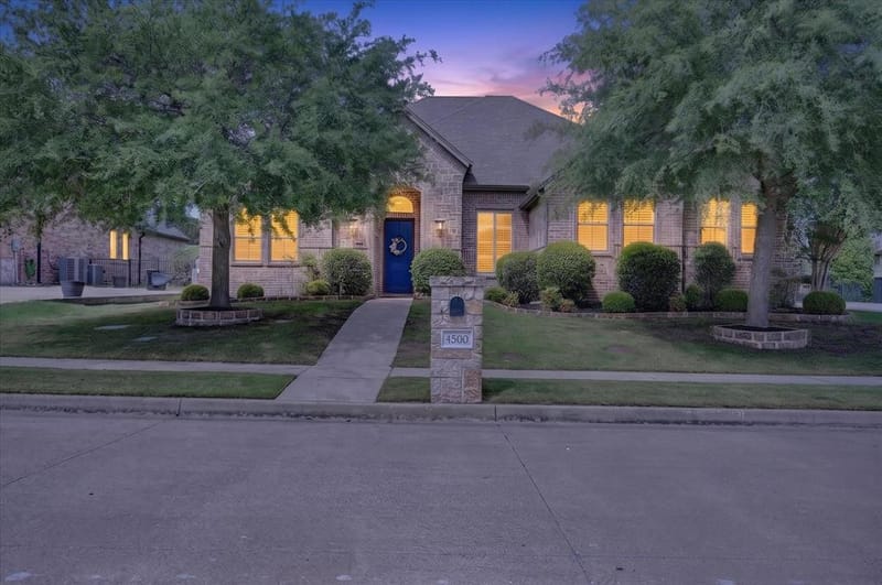 4500 Knoll Ridge Drive, Fort Worth TX 76008