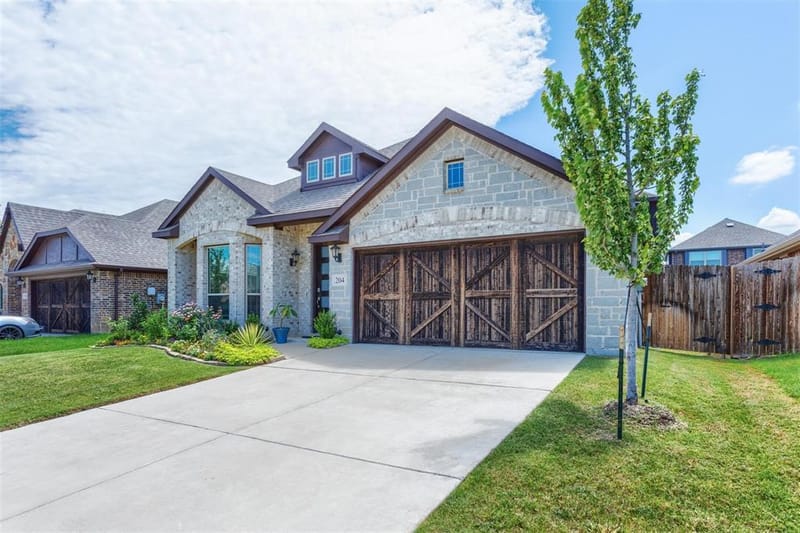 204 Garden Grove Drive, Waxahachie TX 75165 - Photo 2