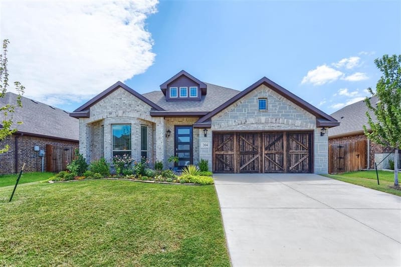 204 Garden Grove Drive, Waxahachie TX 75165