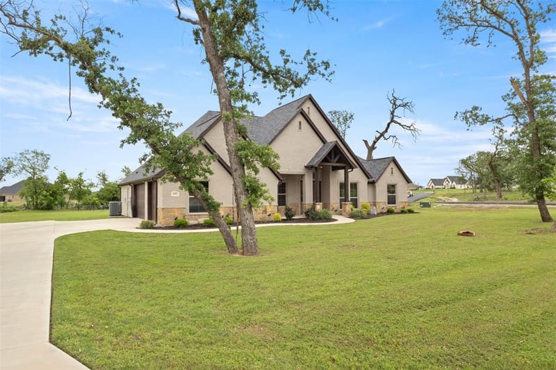 105 Clayton Crossing, Springtown TX 76082 - Photo 2