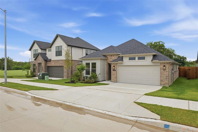 6709 Serenity Drive, Fort Worth TX 76135 - Photo 2