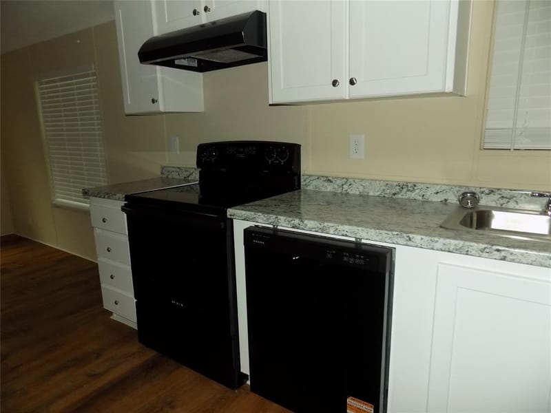 203 S Ridgeview Court, Azle TX 76020 - Photo 6