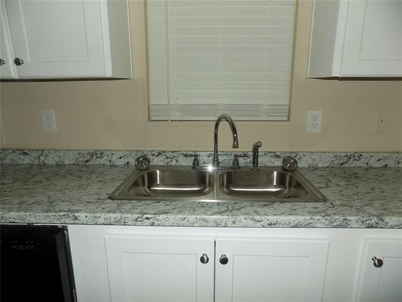 203 S Ridgeview Court, Azle TX 76020 - Photo 7