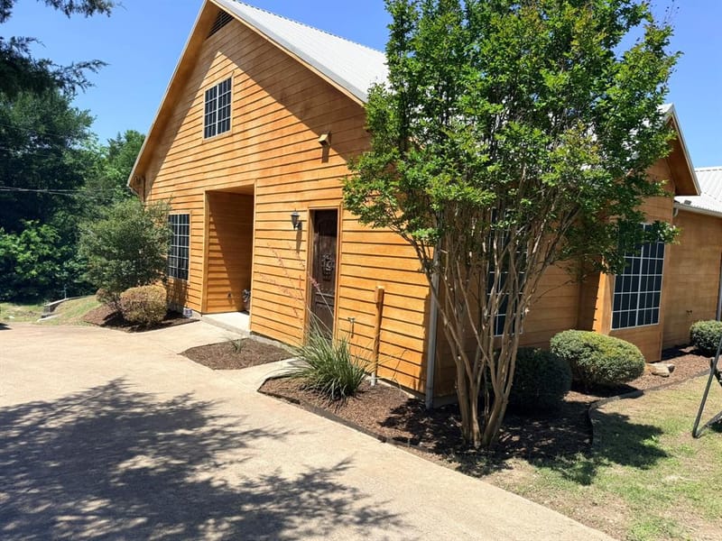 305 Twin Lakes Drive, Waxahachie TX 75165