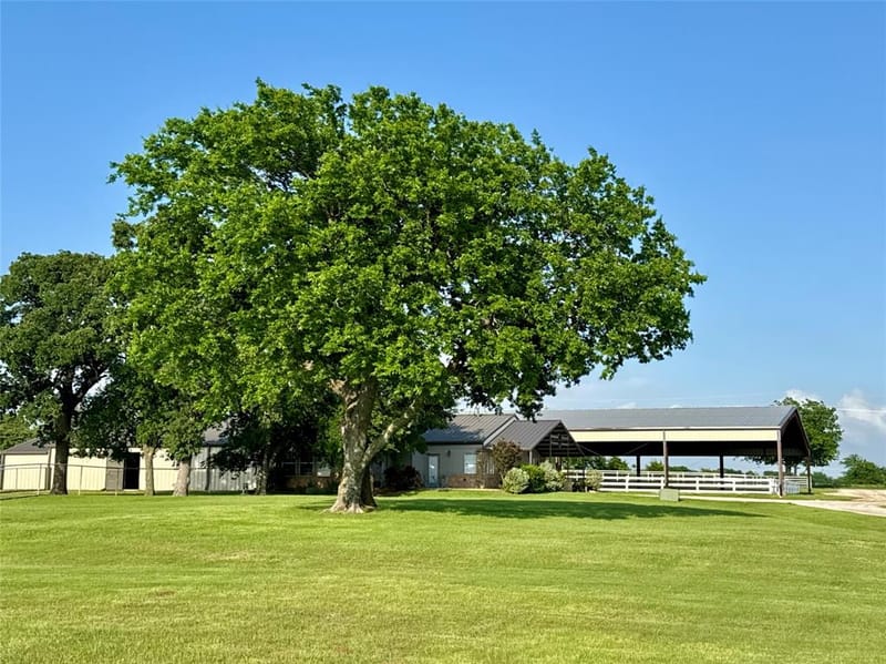9722 Oak Creek Drive, Pilot Point TX 76258
