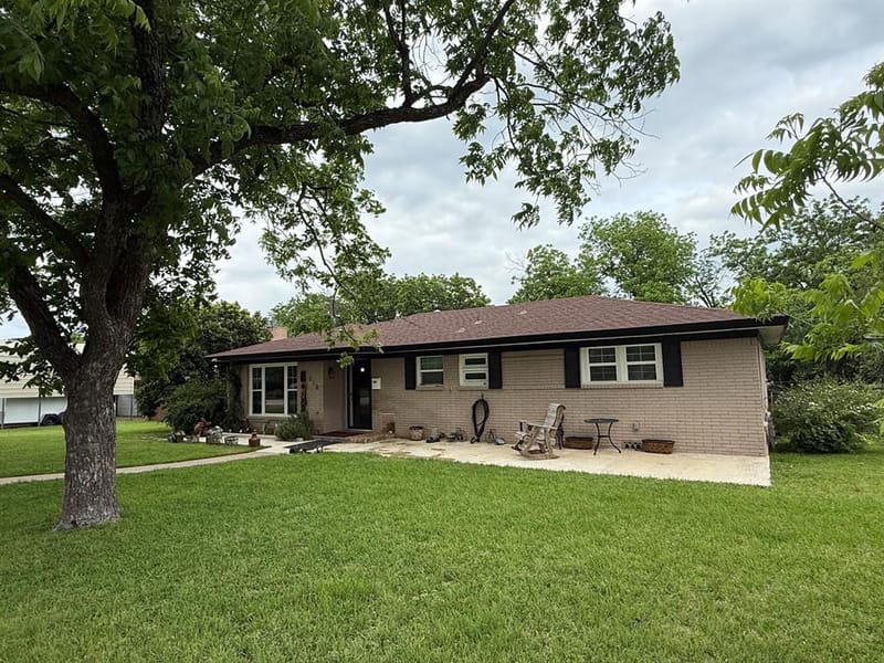 510 S Avenue O, Clifton TX 76634