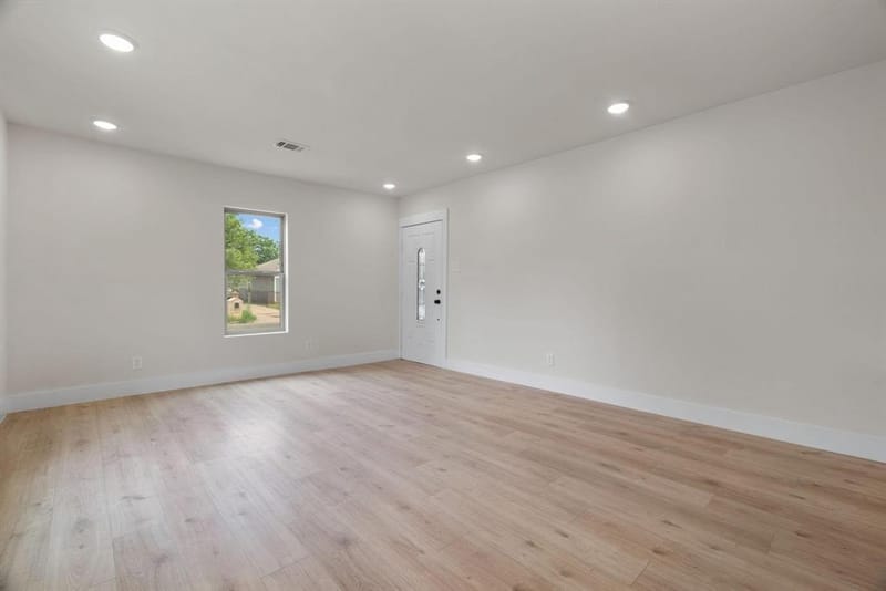1404 E Baltimore Avenue, Fort Worth TX 76104 - Photo 6