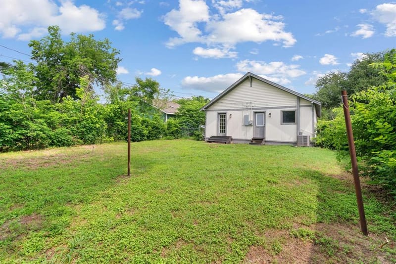 1404 E Baltimore Avenue, Fort Worth TX 76104 - Photo 18