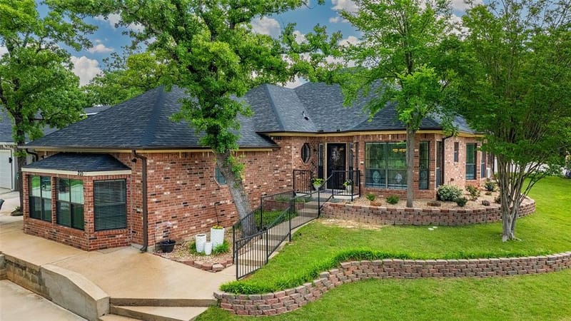 205 Kiowa Drive E, Gainesville TX 76240 - Photo 4