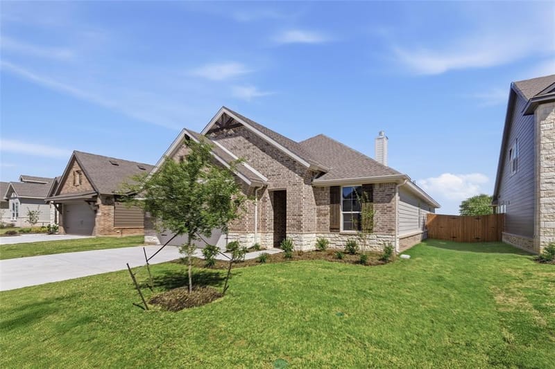1233 Sabine River Lane, Springtown TX 76082 - Photo 3