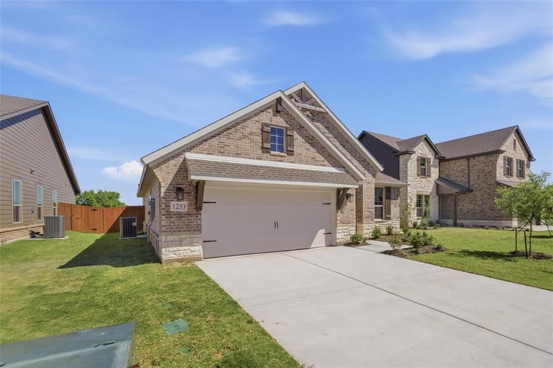 1233 Sabine River Lane, Springtown TX 76082 - Photo 4