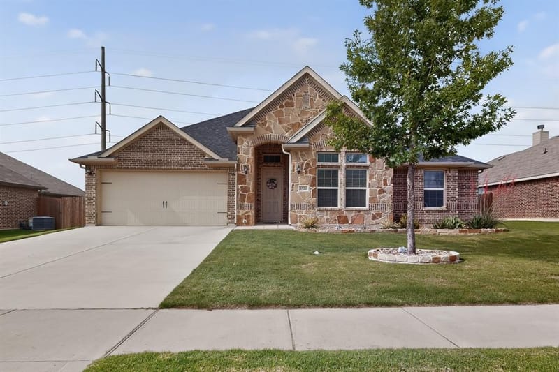 1522 Grassy Meadows Drive, Burleson TX 76058