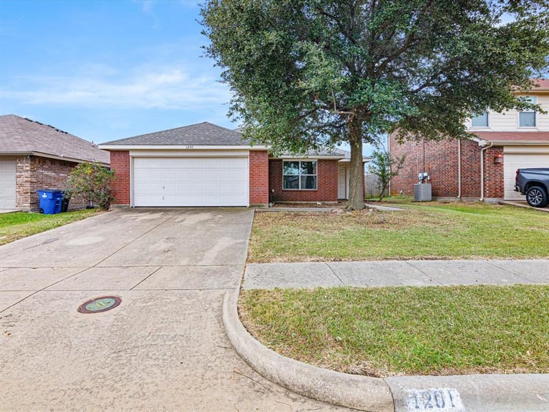 1201 Vicksburg Drive, Ennis TX 75119 - Photo 2