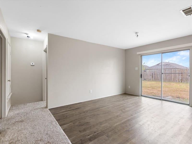 1201 Vicksburg Drive, Ennis TX 75119 - Photo 9
