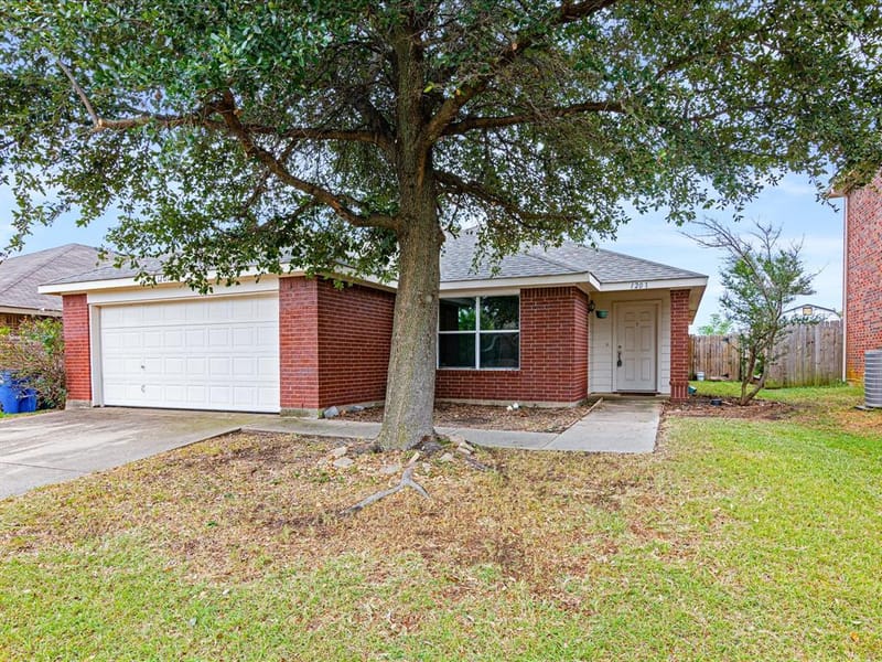 1201 Vicksburg Drive, Ennis TX 75119 - Photo 4