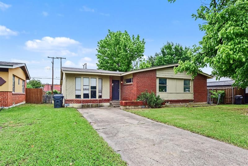 2333 S Lockhart Avenue, Dallas TX 75228 - Photo 2