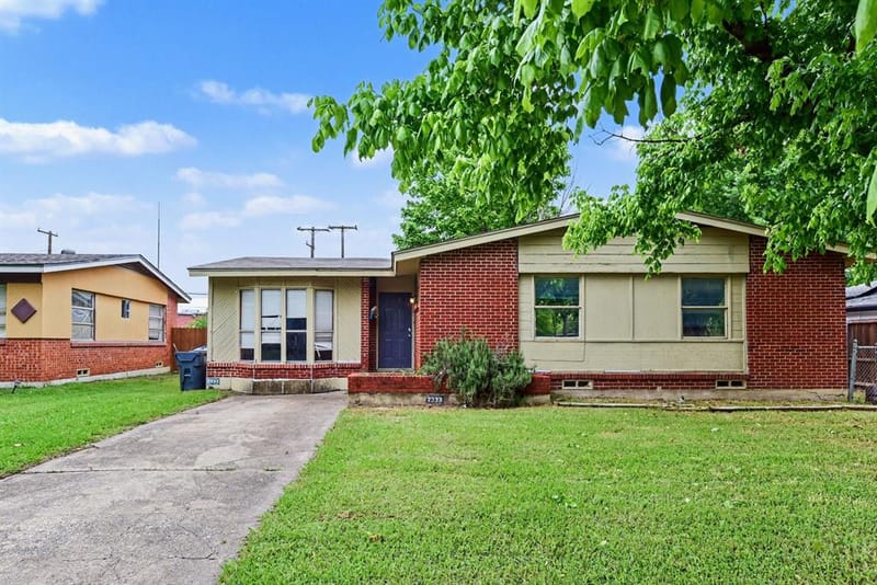 2333 S Lockhart Avenue, Dallas TX 75228