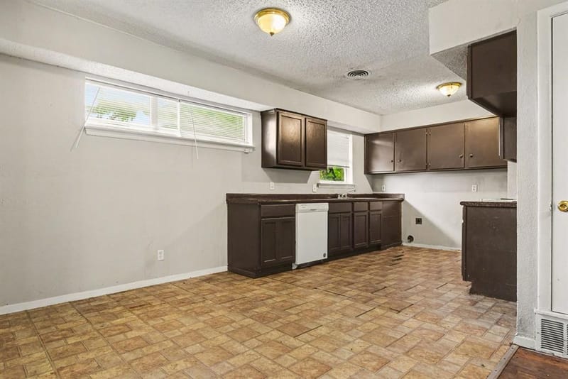 2333 S Lockhart Avenue, Dallas TX 75228 - Photo 9