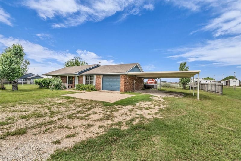 339 S Pleasant Hill Road, Axtell TX 76624 - Photo 3
