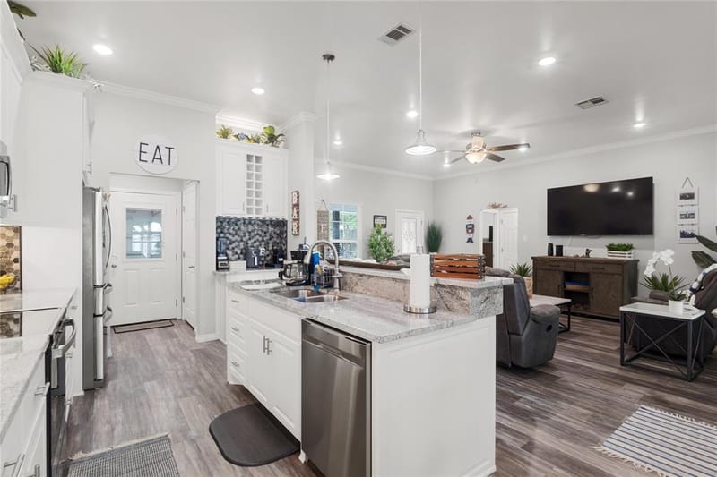 4511 Wildwood Circle, Granbury TX 76049 - Photo 8