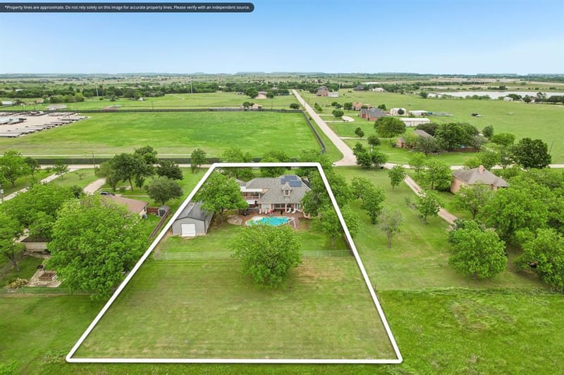 1252 Orchard Lane, Ennis TX 75119
