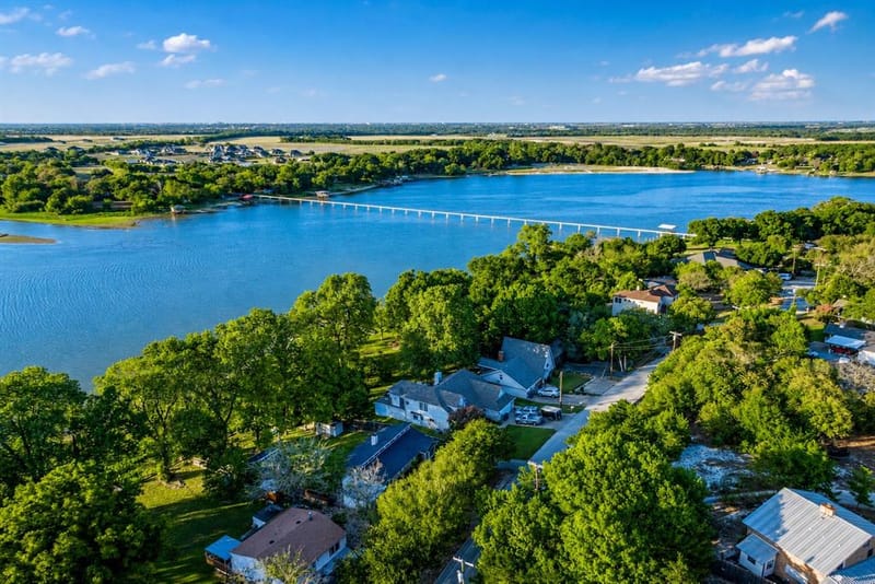 309 Lakewood Drive, Waxahachie TX 75165
