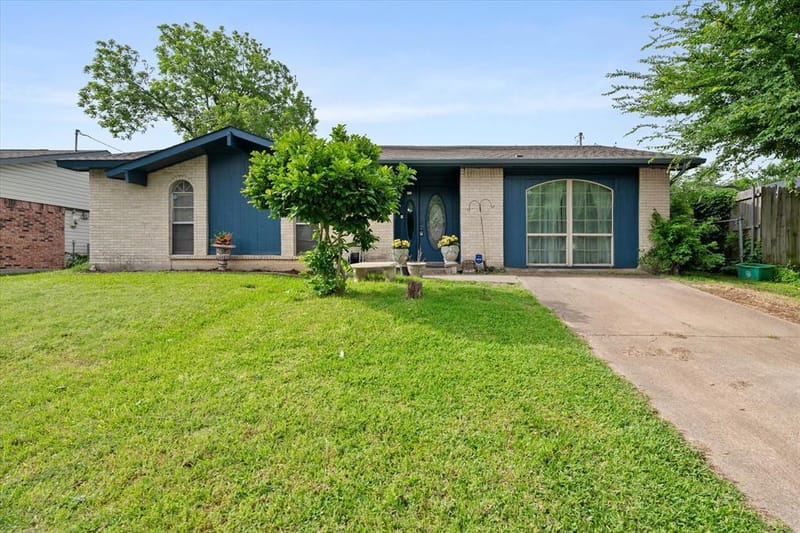 609 Columbine Lane, Grand Prairie TX 75052