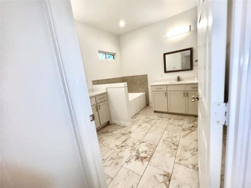 2811 Silkwood Street, Dallas TX 75215 - Photo 12