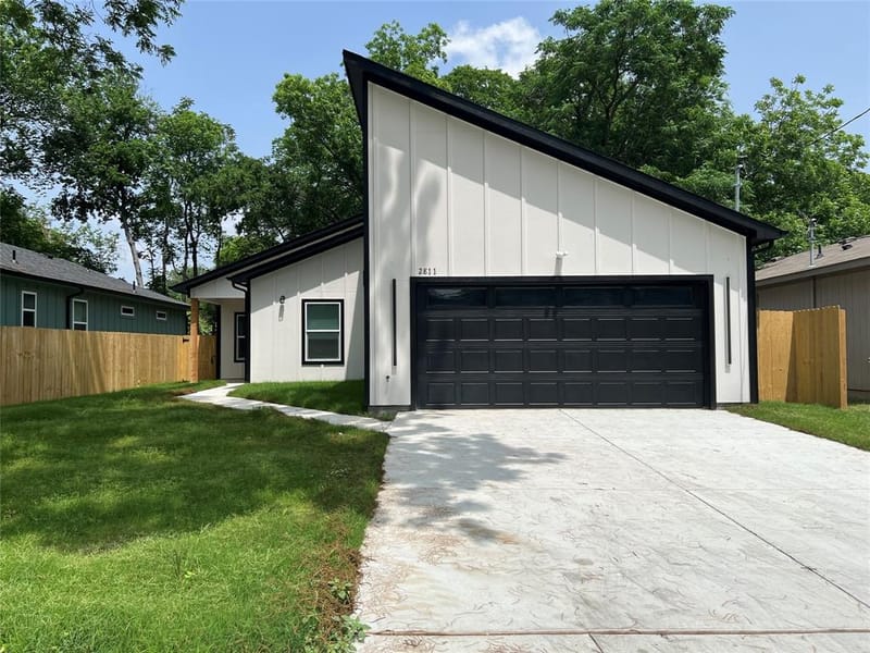 2811 Silkwood Street, Dallas TX 75215