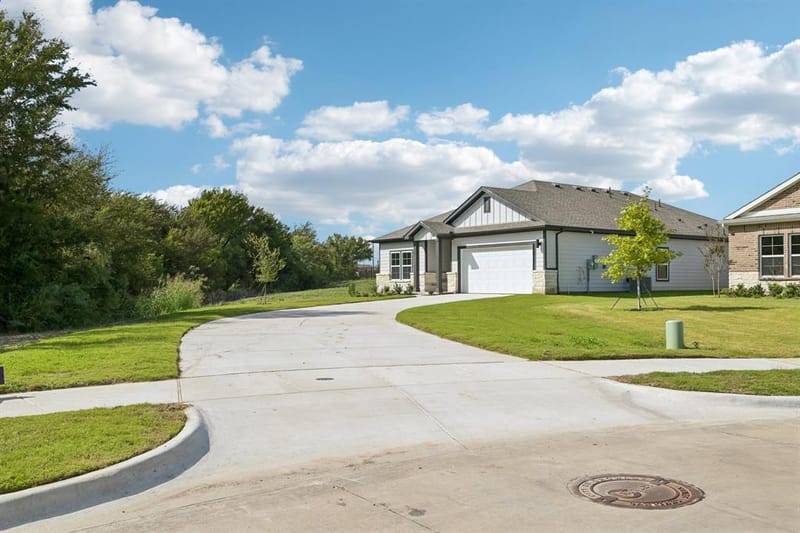 1025 Verde Creek Court, Crowley TX 76036 - Photo 4