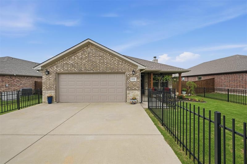 502 Pathfinder Street, Collinsville TX 76233