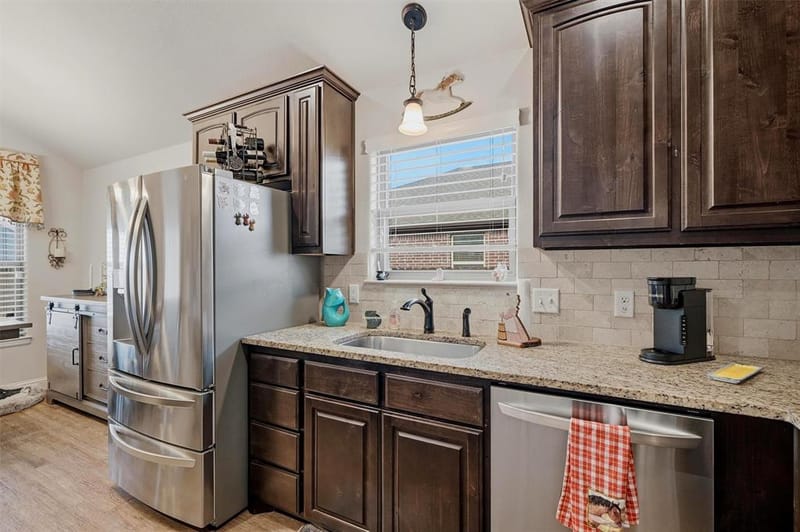502 Pathfinder Street, Collinsville TX 76233 - Photo 9