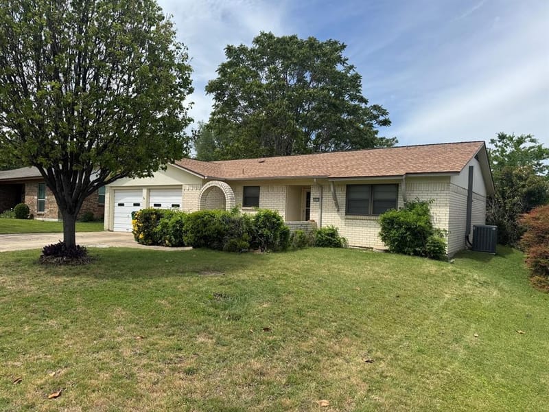 5633 Macdougall Drive, Haltom City TX 76148 - Photo 3