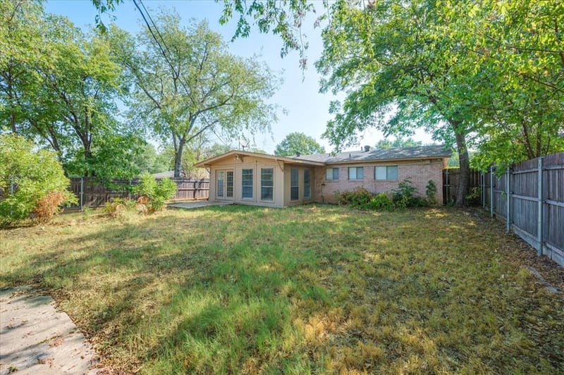 1902 Alan A Dale Road, Arlington TX 76013 - Photo 27