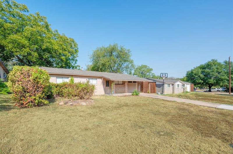 1902 Alan A Dale Road, Arlington TX 76013 - Photo 2