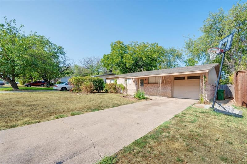 1902 Alan A Dale Road, Arlington TX 76013 - Photo 3