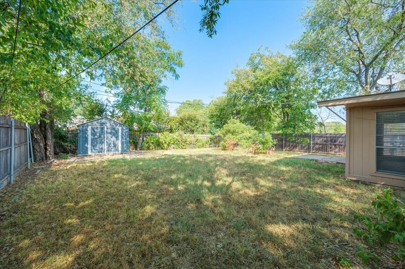 1902 Alan A Dale Road, Arlington TX 76013 - Photo 25