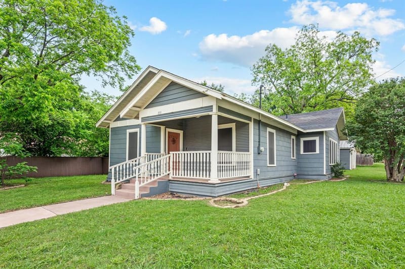800 N Clements Street, Gainesville TX 76240 - Photo 2