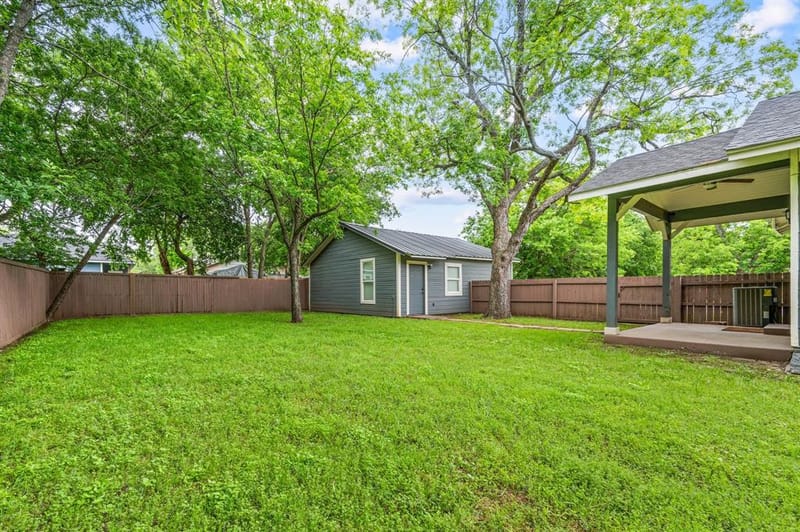 800 N Clements Street, Gainesville TX 76240 - Photo 25