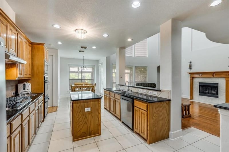 10327 Offshore Drive, Irving TX 75063 - Photo 12