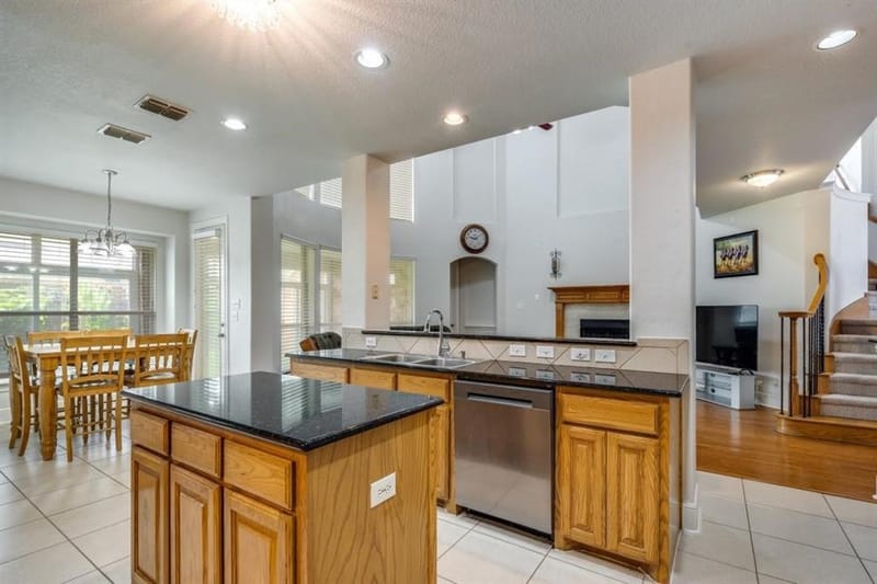 10327 Offshore Drive, Irving TX 75063 - Photo 10