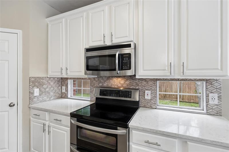 2702 Saint Charles Drive, Mansfield TX 76063 - Photo 10