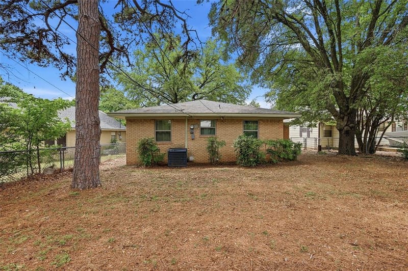 707 W Brock Street, Denison TX 75020 - Photo 23