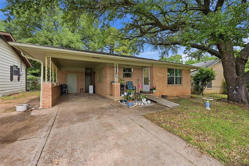707 W Brock Street, Denison TX 75020 - Photo 3