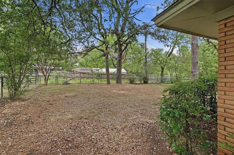 707 W Brock Street, Denison TX 75020 - Photo 25