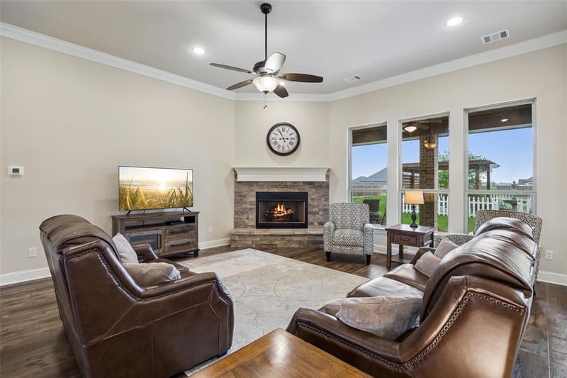 8221 Palmer Lane, Waxahachie TX 75167