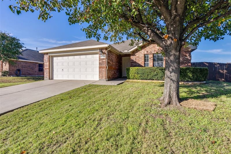 13729 Village Vista Drive, Fort Worth TX 76052 - Photo 2