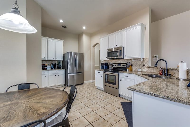 13729 Village Vista Drive, Fort Worth TX 76052 - Photo 9