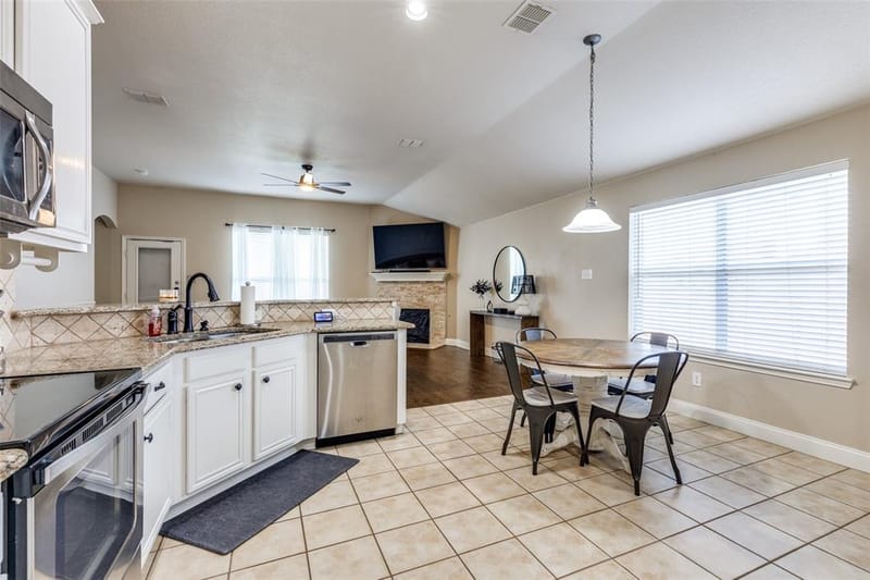 13729 Village Vista Drive, Fort Worth TX 76052 - Photo 8